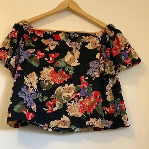 EUC  Revamped crop Size Small - Picture 2 of 6